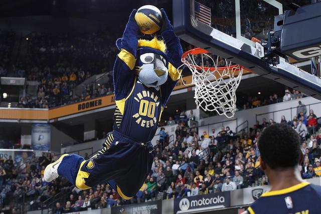 张帆10记三分创个人新高 闵鹿蕾：大家不敢赢