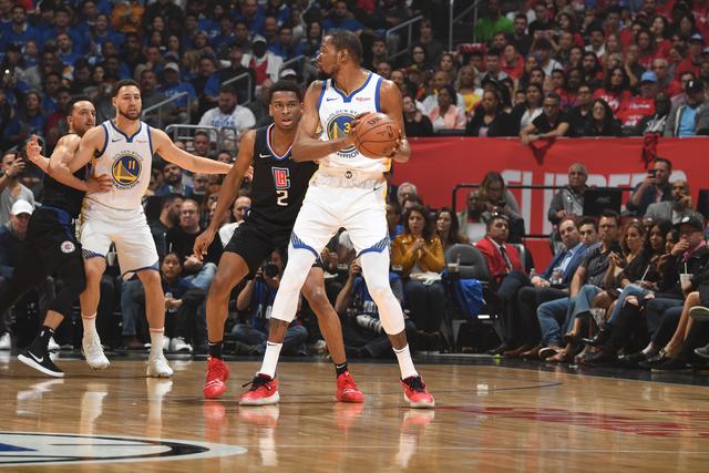 李添荣30分上海不敌首钢遭5连败 曾凡博10分